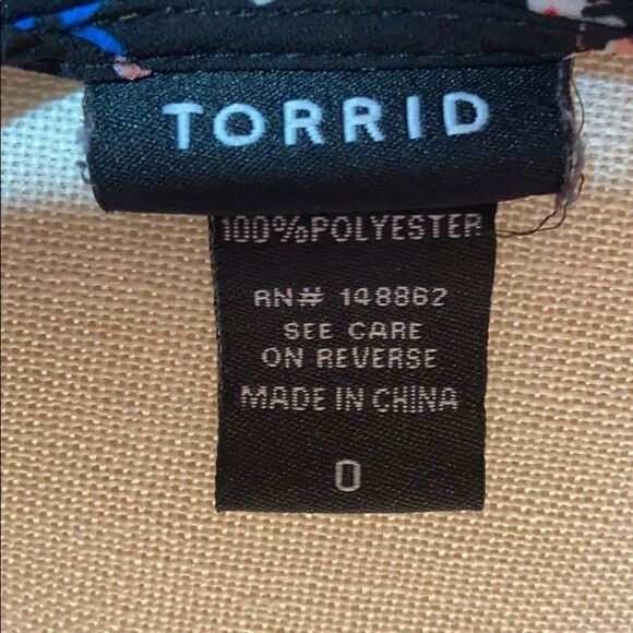 Torrid Sleeveless V-Neck Blouse - Picture 7 of 7